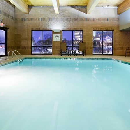 Holiday Inn Express & Suites Bloomington West By Ihg Exterior foto