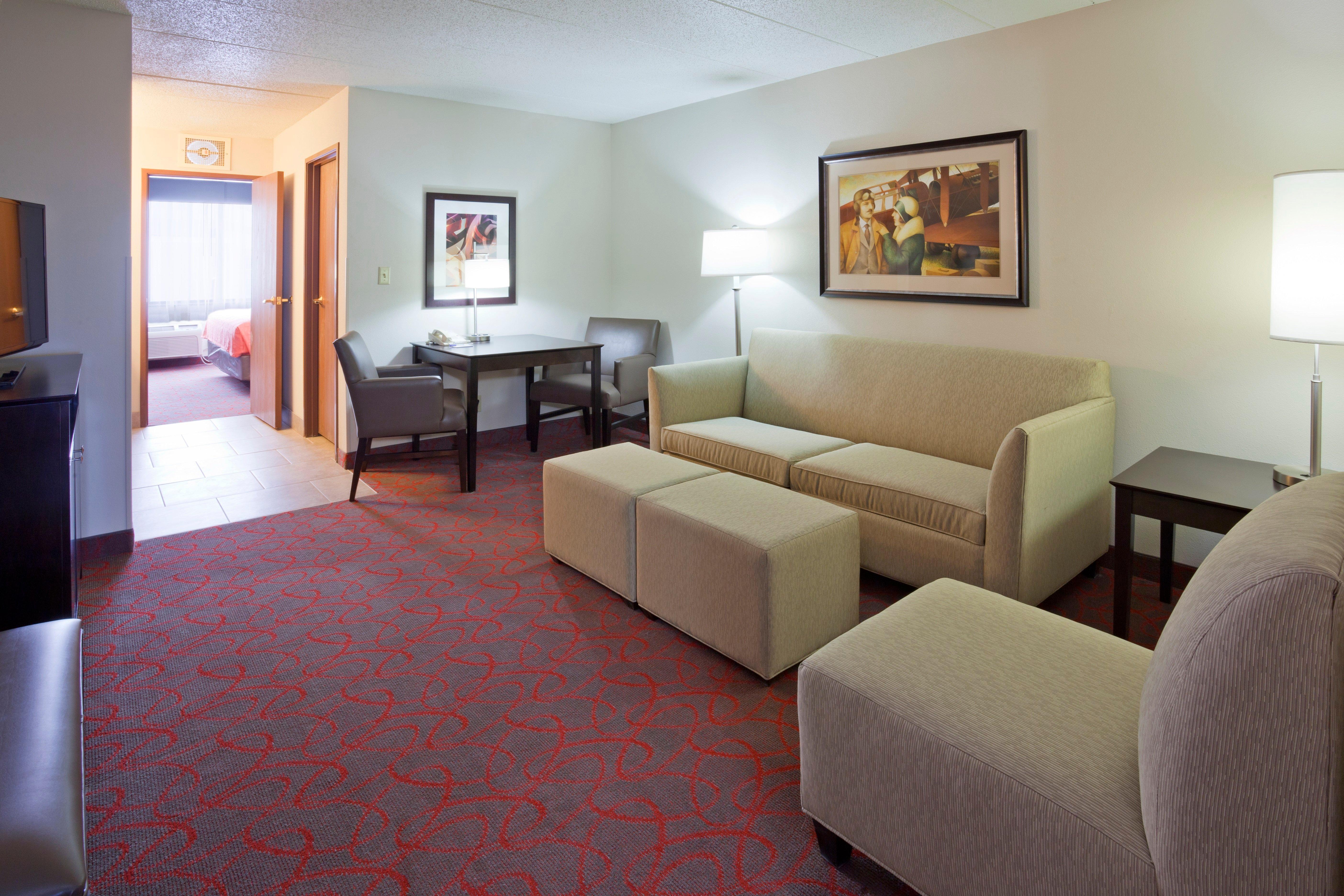 Holiday Inn Express & Suites Bloomington West By Ihg Exterior foto