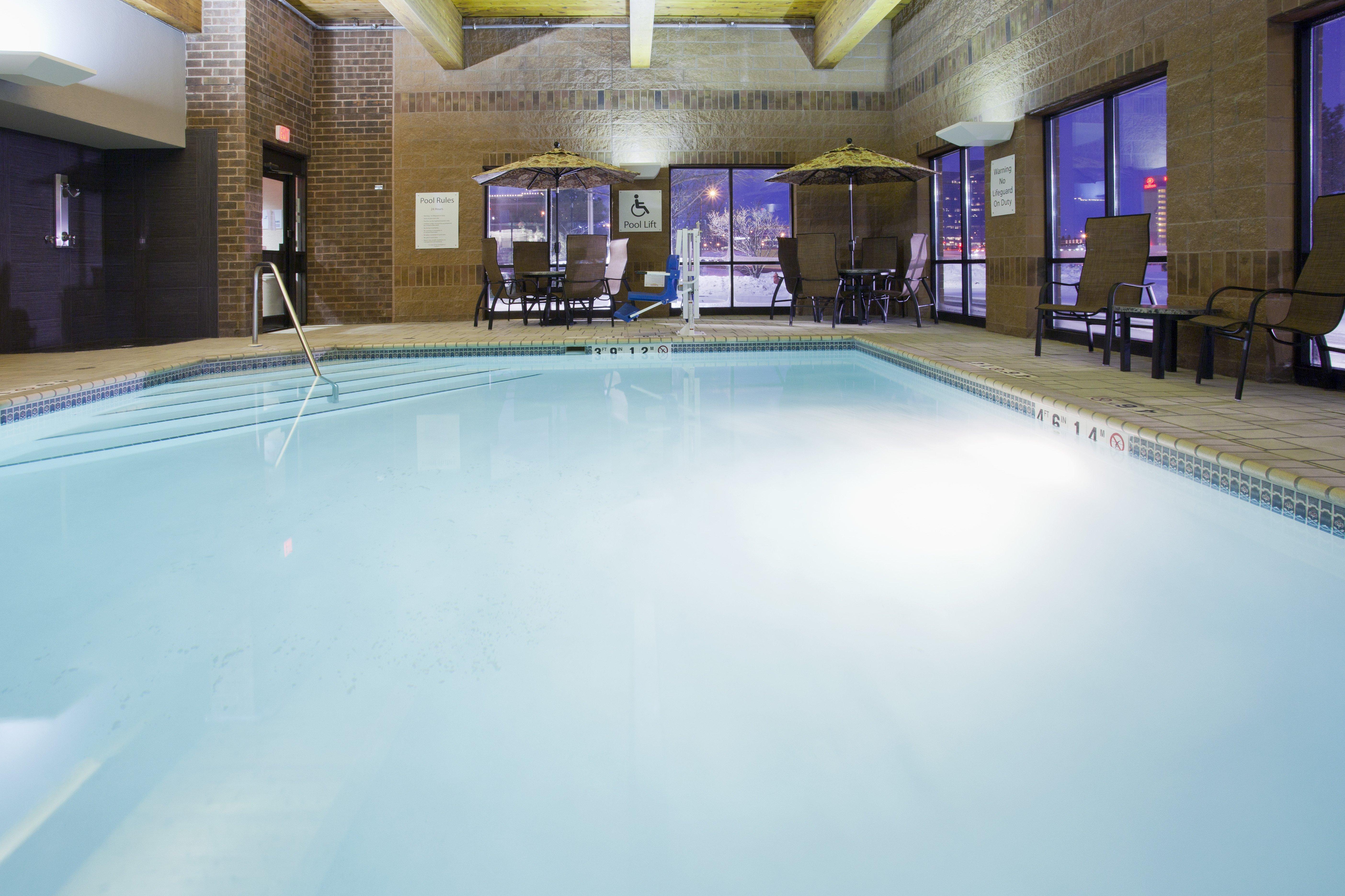 Holiday Inn Express & Suites Bloomington West By Ihg Exterior foto